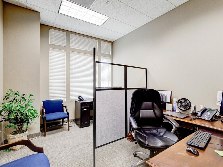 More Photos Of 1100 Parker Sq, Flower Mound Office For Lease