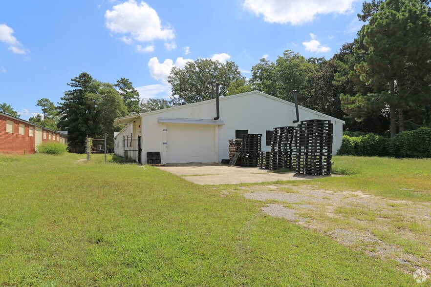 More Photos Of 718 N Main St, Sumter Warehouse For Lease