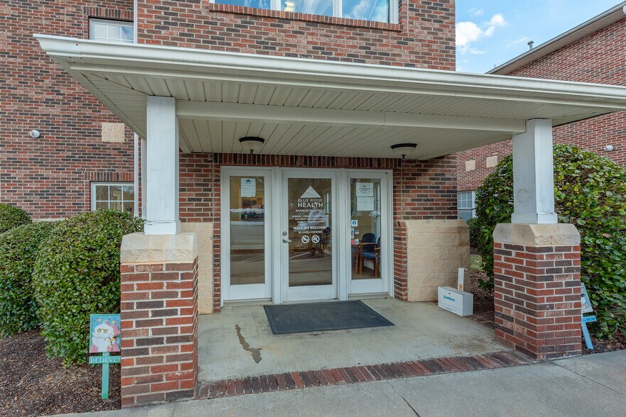 More Photos Of 110 Chadwick Square Ct, Hendersonville Medical For Sale