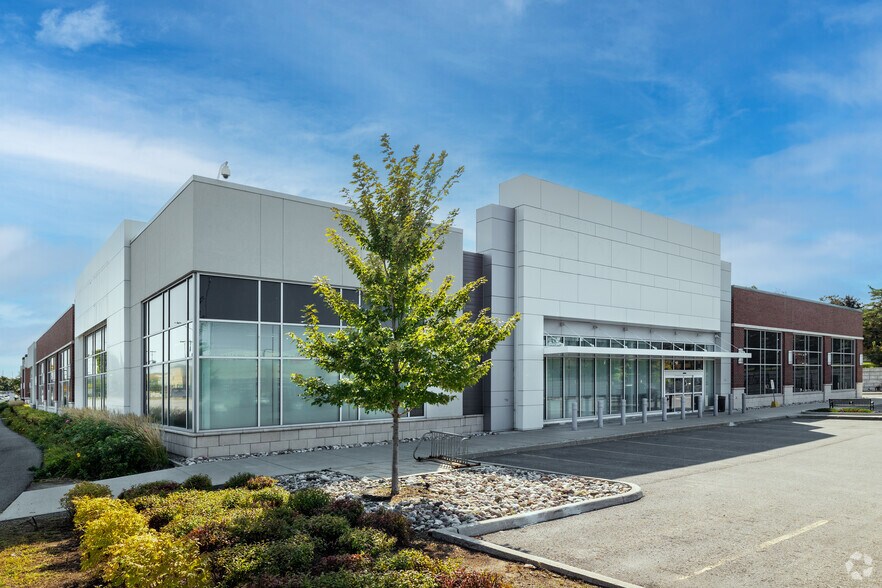 More Photos Of 590-650 Industrial Ave, Ottawa Storefront For Lease