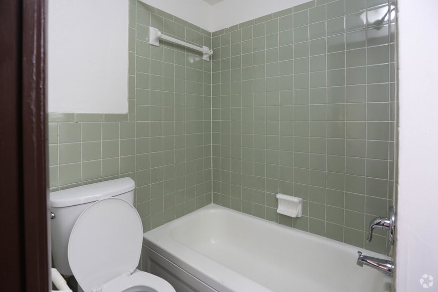 More Photos Of 5457 Delmar Blvd, Saint Louis Apartments For Lease