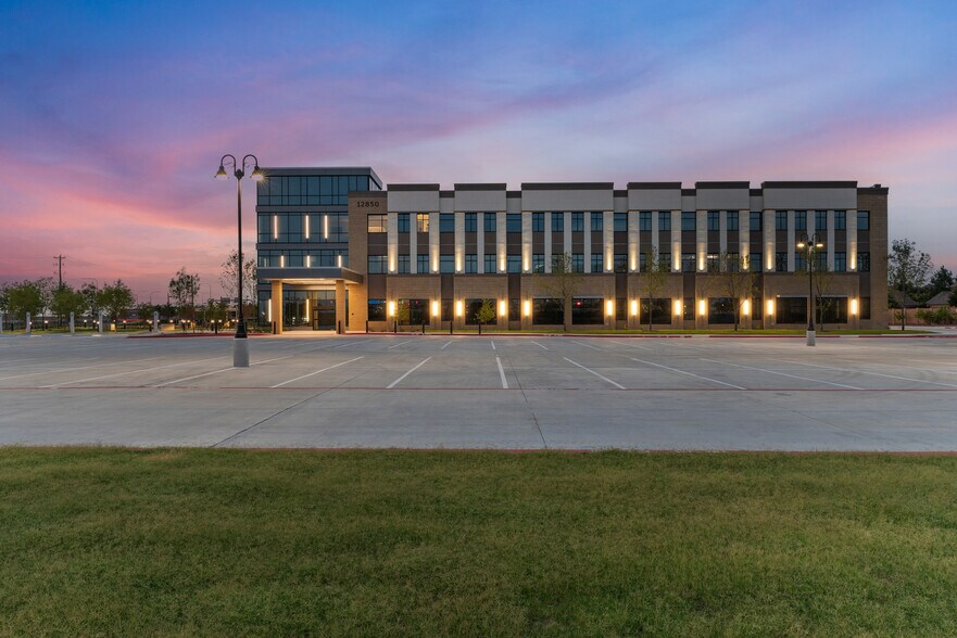 More Photos Of 12850 Dallas Pky, Frisco Medical For Lease