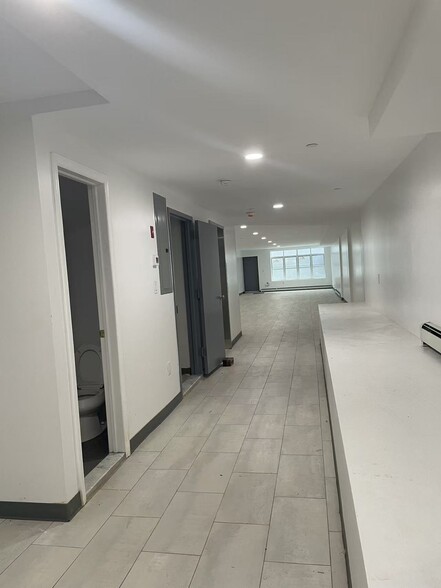 More Photos Of 13440 Blossom Ave, Flushing Office For Sale