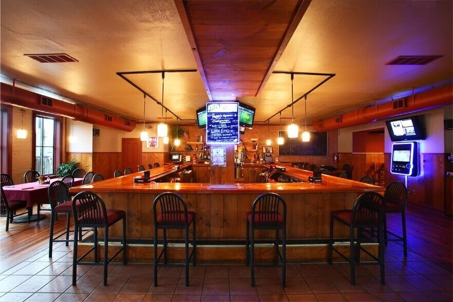 More Photos Of 41-43 Fall St, Seneca Falls Bar For Lease