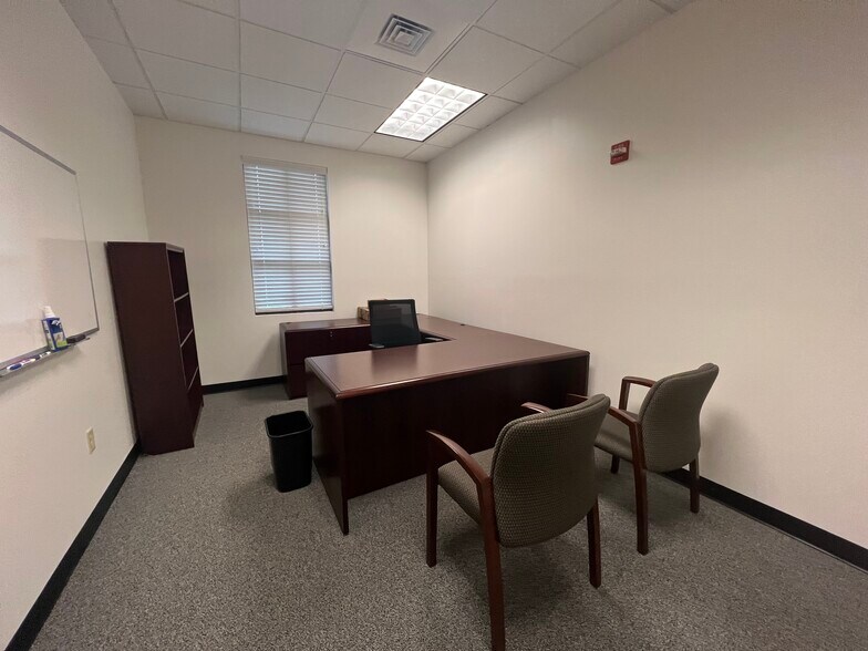 More Photos Of 2810 Meredyth Dr, Albany Medical For Lease