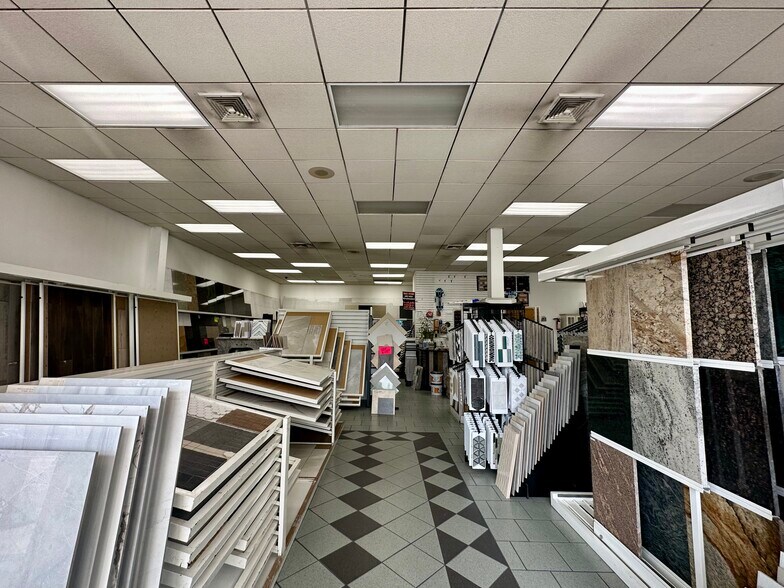 More Photos Of 51-23 Northern Blvd, Woodside Storefront For Lease
