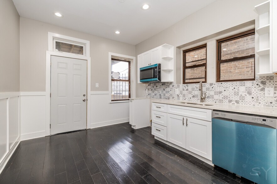 More Photos Of 3651 W Grenshaw St, Chicago Multifamily For Sale