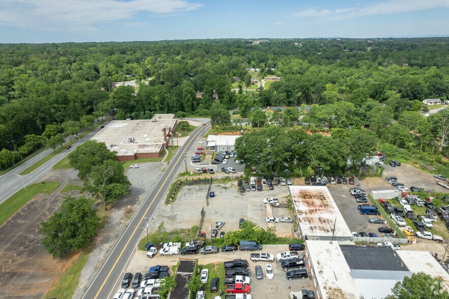 More Photos Of 860 W Main St, Spartanburg Light Distribution For Sale