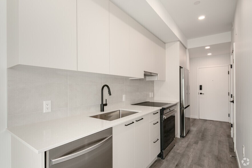 More Photos Of 325 Royal Commons, Victoria Apartments For Lease
