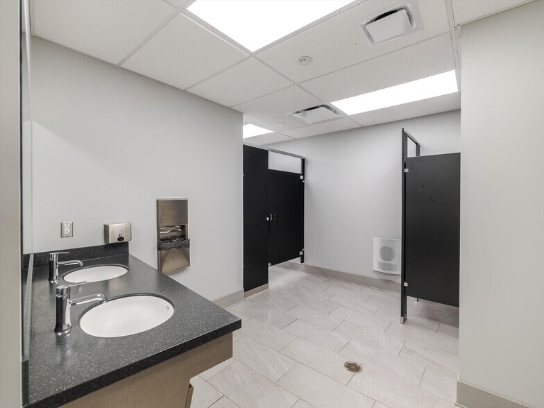 More Photos Of 520 W Roosevelt Blvd, Philadelphia Medical For Sale