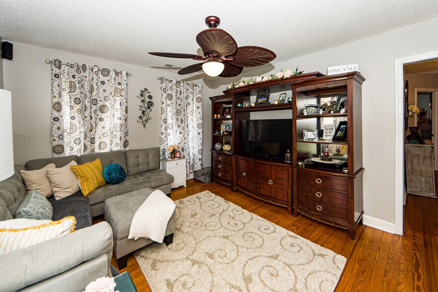 More Photos Of 111 Heatley St, Moncks Corner Medical For Sale