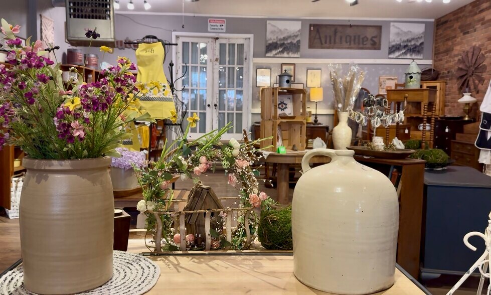 More Photos Of 111 W Main St, Florence Storefront For Sale