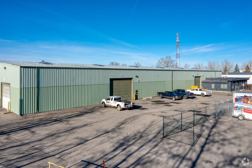 More Photos Of 2719 3 Av NE, Calgary Manufacturing For Lease