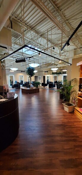 More Photos Of 90-124 W Northwest Hwy, Palatine Unknown For Lease