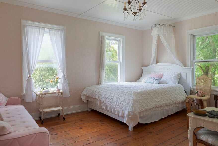 More Photos Of 538 N Harpersfield Rd, Jefferson Specialty For Sale