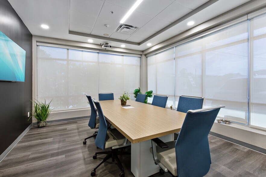 More Photos Of 1106 W Central Blvd, Orlando Warehouse For Sale