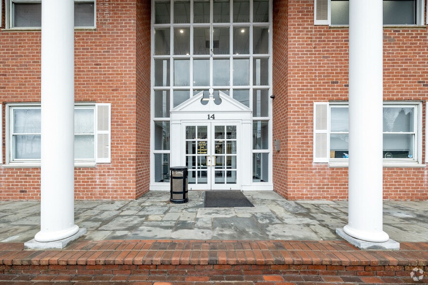 More Photos Of 14 Vanderventer Ave, Port Washington Medical For Lease