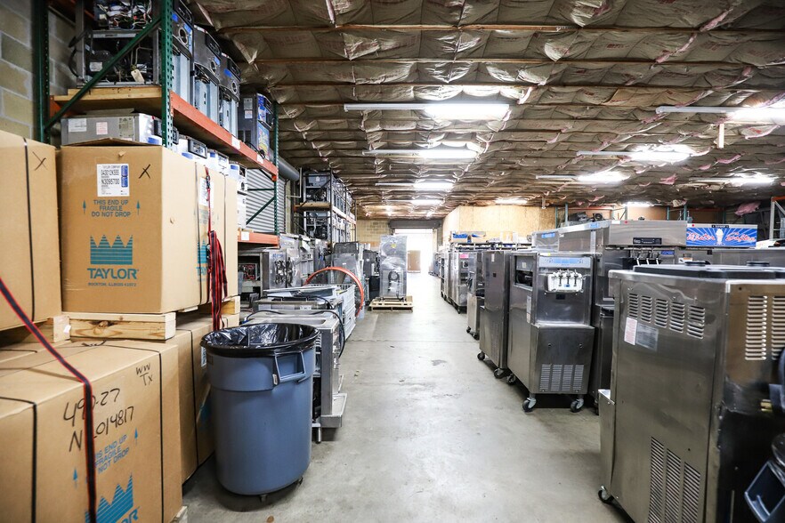 More Photos Of 2300 NW 71st Pl, Gainesville Warehouse For Lease