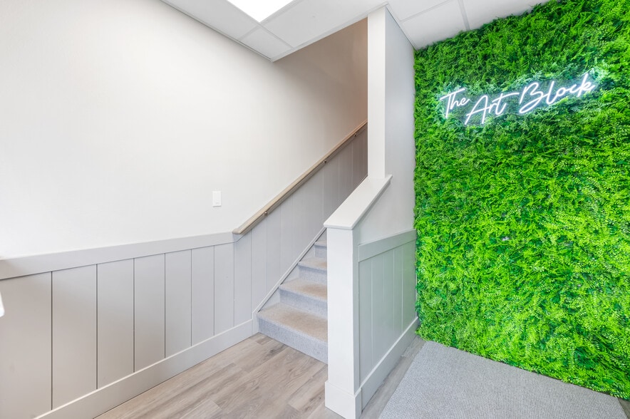 More Photos Of 104-108 W 31st St, Garden City Light Manufacturing For Sale