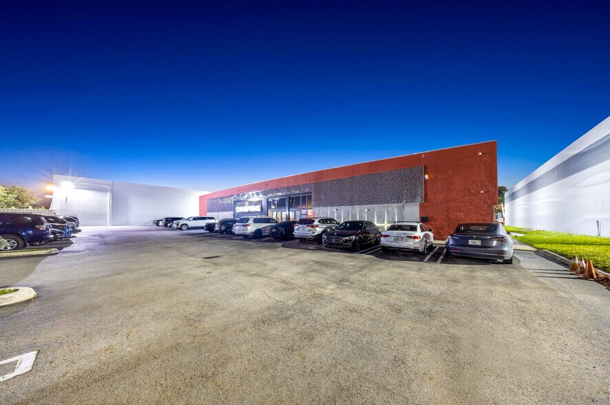 More Photos Of 1360 NW 88th Ave, Doral Bar For Sale