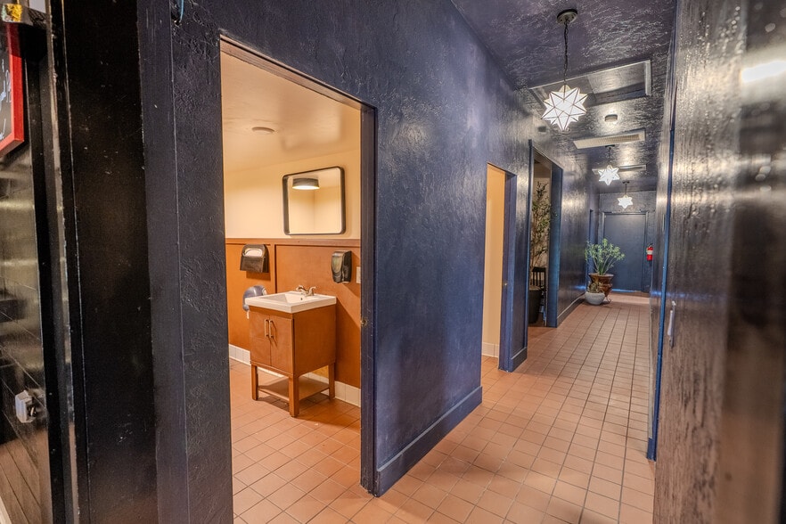 More Photos Of 8501 El Camino Real, Atascadero Restaurant For Sale