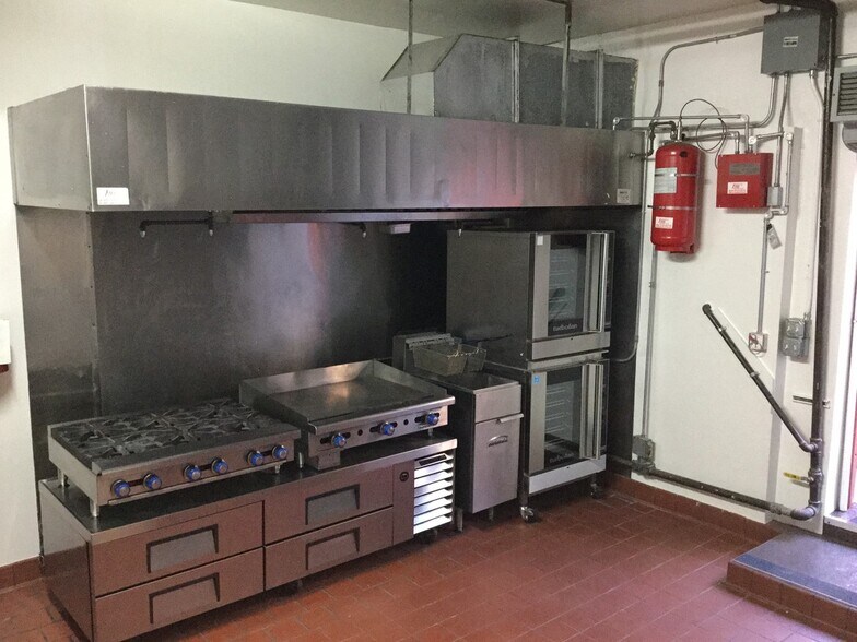 More Photos Of 4161 Beverly Blvd, Los Angeles Restaurant For Lease