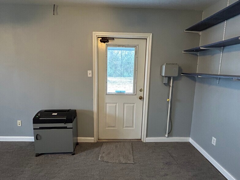 More Photos Of 2003 E US Highway 84, Palestine Office For Sale