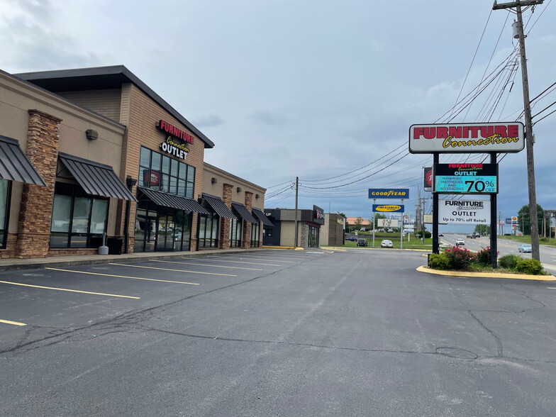 Primary Photo Of 1891 Fort Campbell Blvd, Clarksville Freestanding For Lease