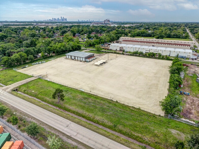More Photos Of 6906-6916 Elbert St, Houston Warehouse For Lease