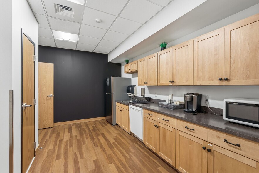 More Photos Of 100 University Dr, Amherst Medical For Lease