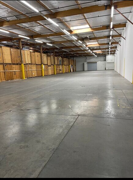 More Photos Of 3950 W Harmon Ave, Las Vegas Warehouse For Lease