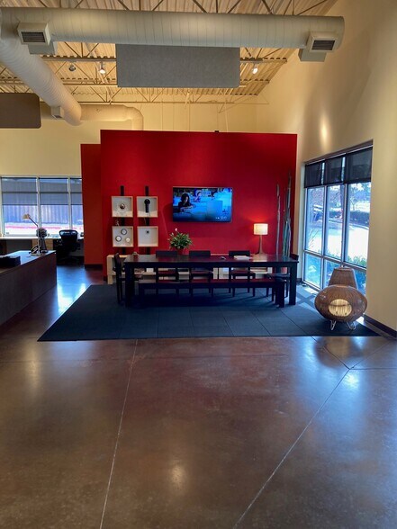 More Photos Of 4300 Marsh Ridge Rd, Carrollton Showroom For Lease