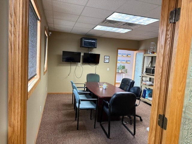 More Photos Of 134 26th St NW, Owatonna Office For Lease