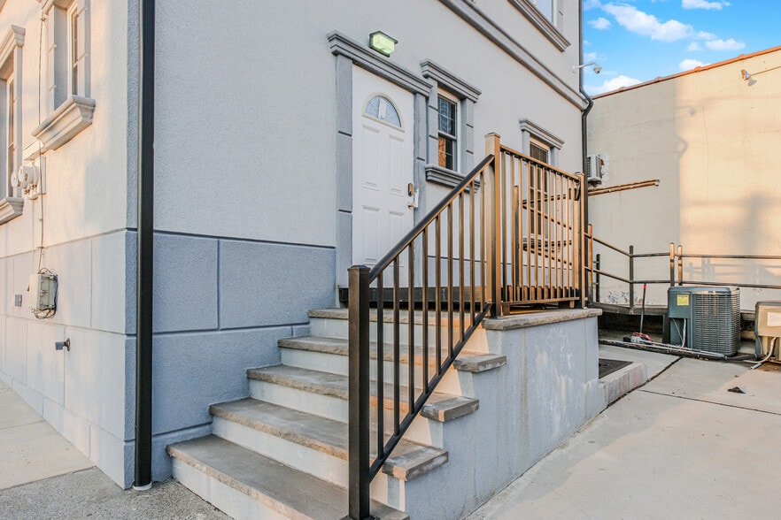 More Photos Of 3936 Amboy Rd, Staten Island Medical For Sale