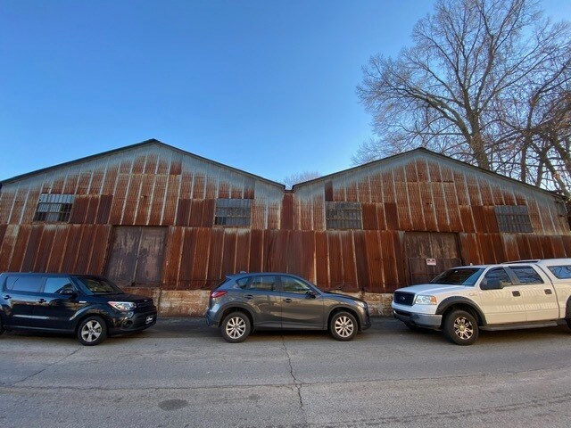 More Photos Of 301 Taylor st, Griffin General Retail For Lease