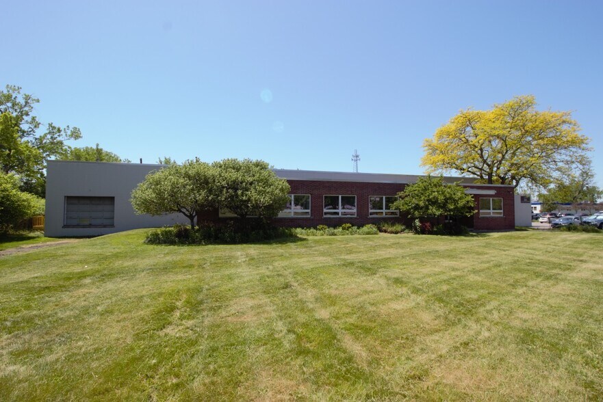 More Photos Of 2025 Brighton Henrietta Town Line Rd, Rochester Manufacturing For Lease