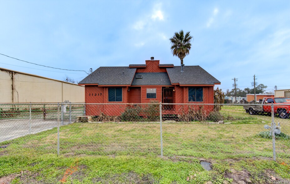 More Photos Of 11217 Todd St, Houston Light Manufacturing For Sale