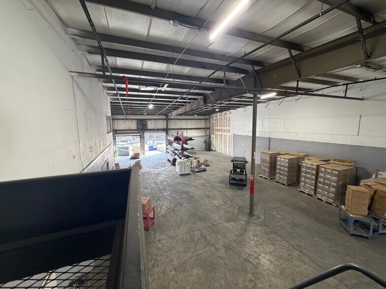 More Photos Of 11475-11487 Rocket Blvd, Orlando Warehouse For Lease