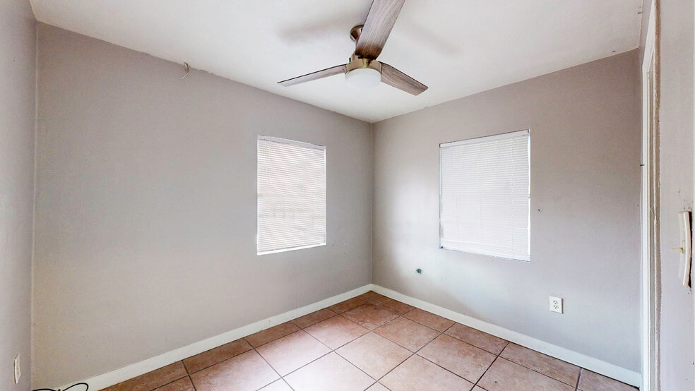 More Photos Of 1918 Aurora Rd, Melbourne Auto Dealership For Lease