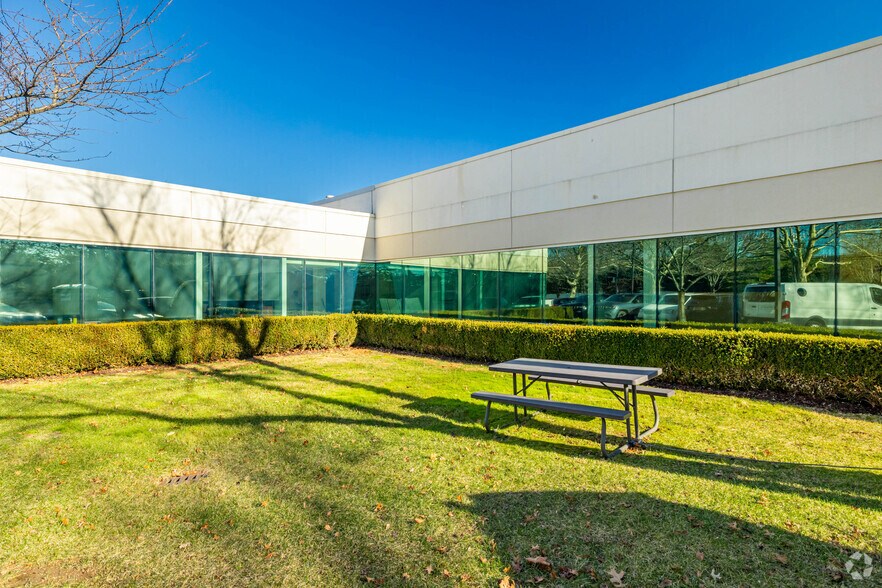 More Photos Of 1860 Walt Whitman Rd, Melville Office For Lease