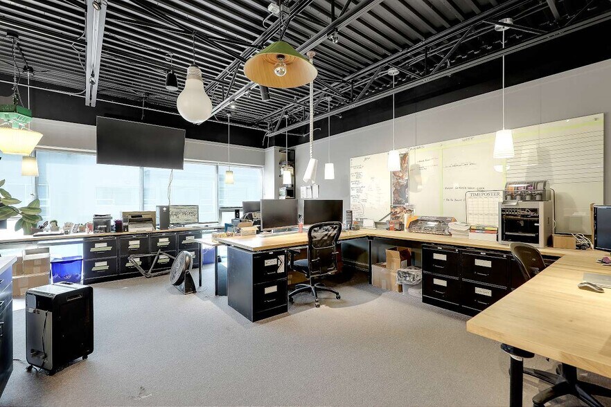 More Photos Of 11980 Hammersmith Way, Richmond Showroom For Sale