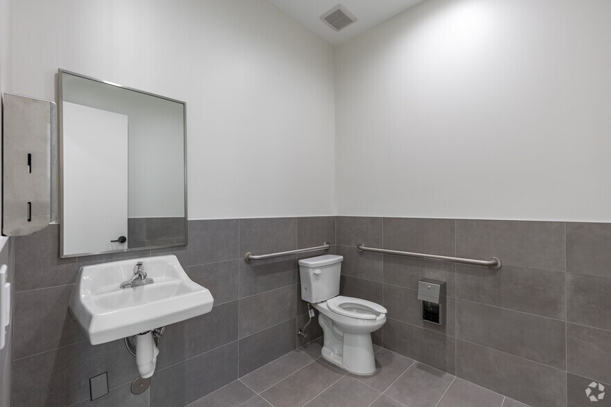 More Photos Of 1400 N Coit Rd, McKinney Unknown For Lease