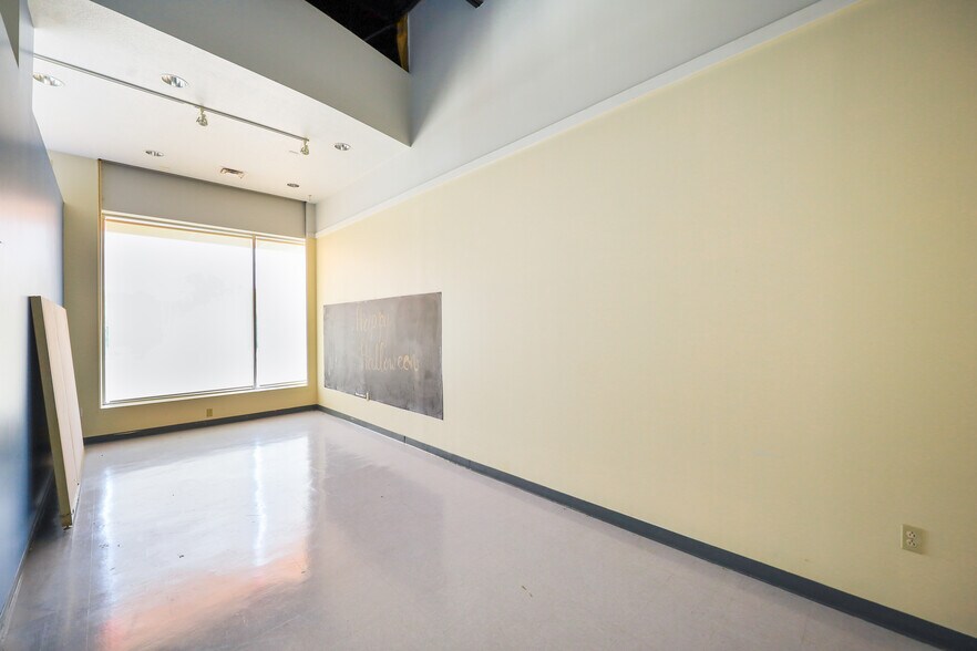 More Photos Of 2052-2070 Romig Rd, Akron Storefront For Sale