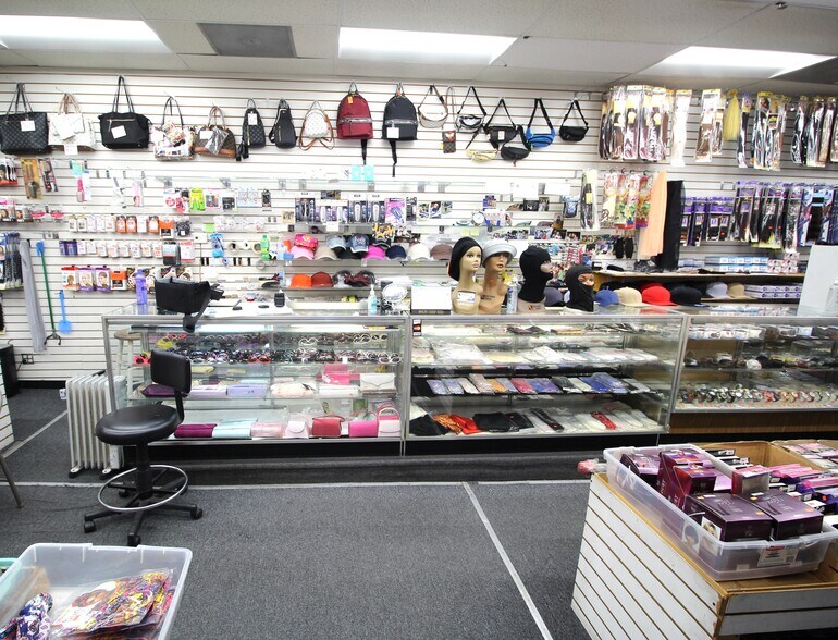 More Photos Of 112 W Lexington St, Baltimore Storefront Retail Residential For Sale