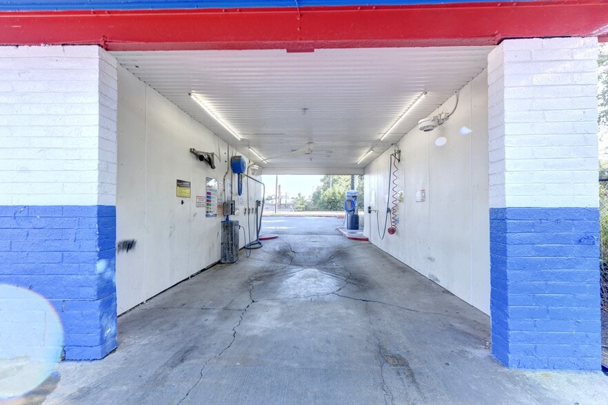 More Photos Of 2637 E 100th St, Chicago Carwash For Sale