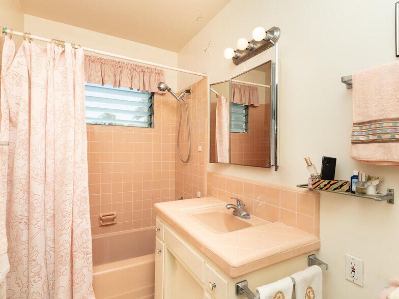 More Photos Of 375-381 Rosecrans St, San Diego Apartments For Sale