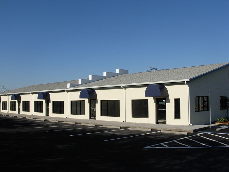 More Photos Of 4650-4666 28th St N, Saint Petersburg Warehouse For Lease