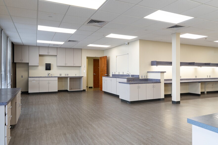 More Photos Of 3918 Montclair Rd, Birmingham Office For Sale