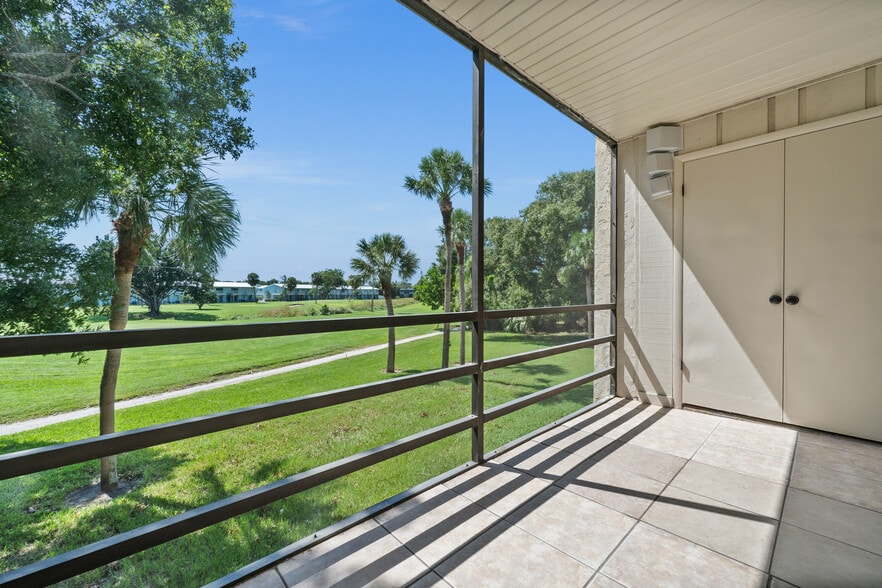 More Photos Of 3700 BENEVA Rd, Sarasota Apartments For Sale
