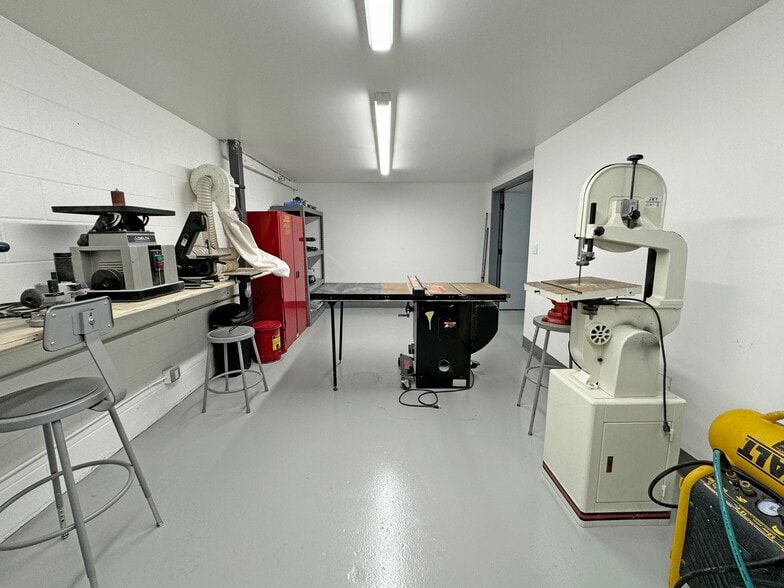 More Photos Of 1190B Shafter Ave, San Francisco Warehouse For Sale